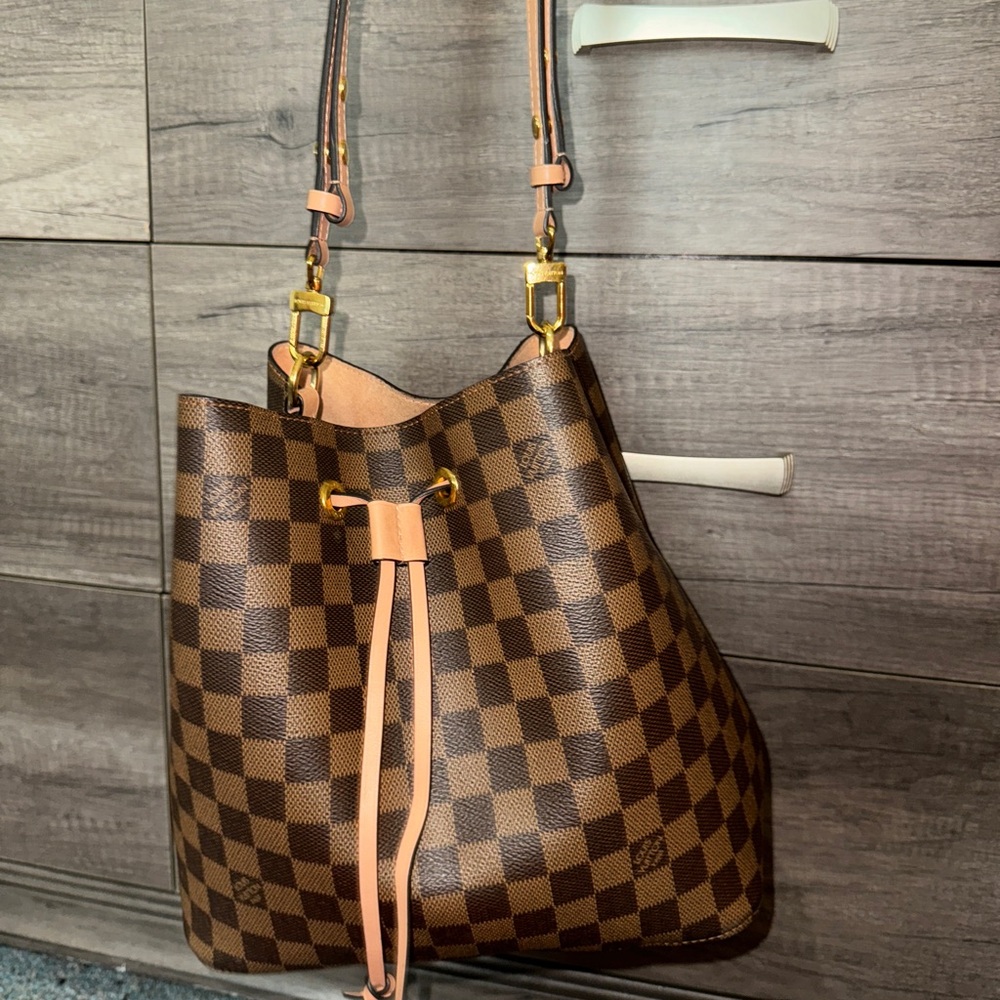 Damier Ebene Neonoe Pink